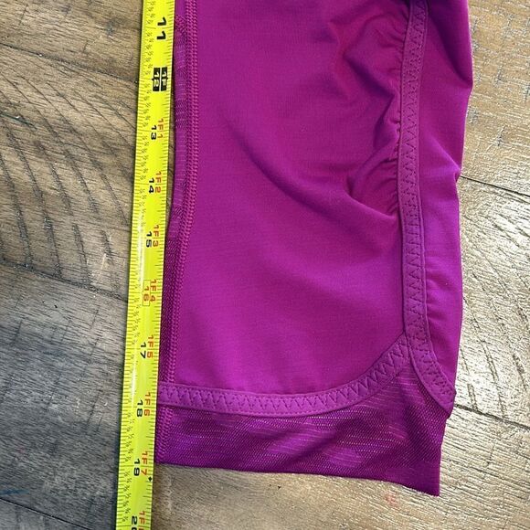 Lululemon capri leggings size 6. Camo - Picture 16 of 16